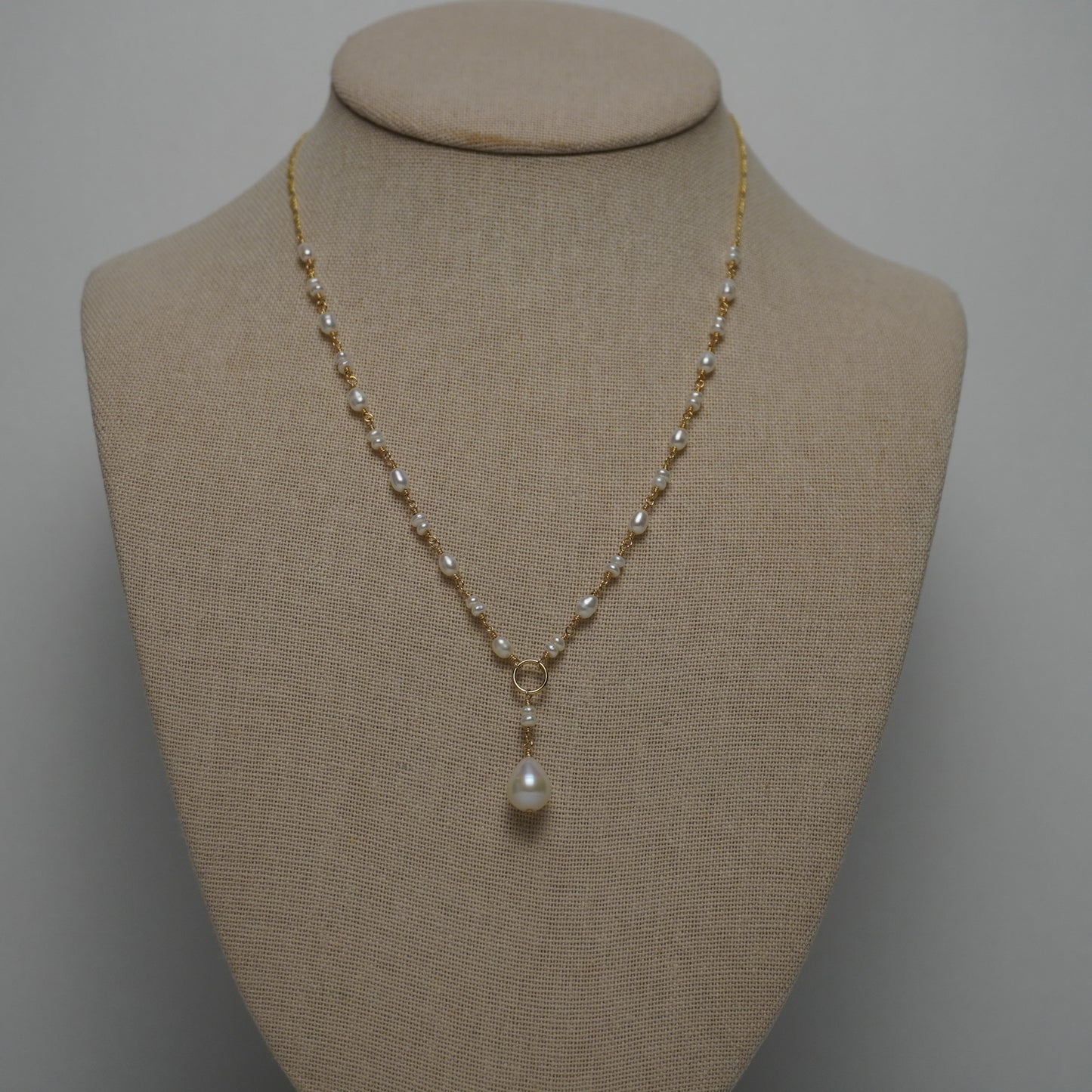White Button Pearl & Figaro Link Station Necklace – 17" 14k Gold Fill