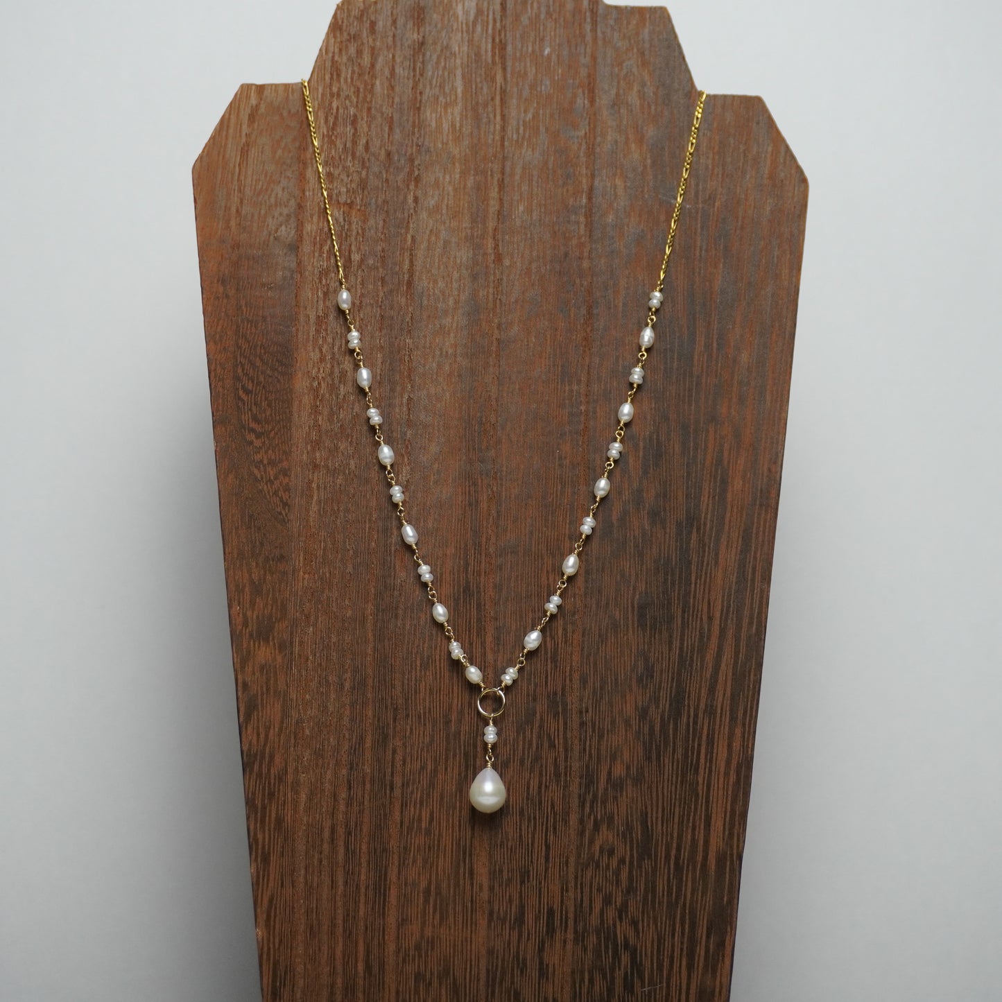 White Button Pearl & Figaro Link Station Necklace – 17" 14k Gold Fill