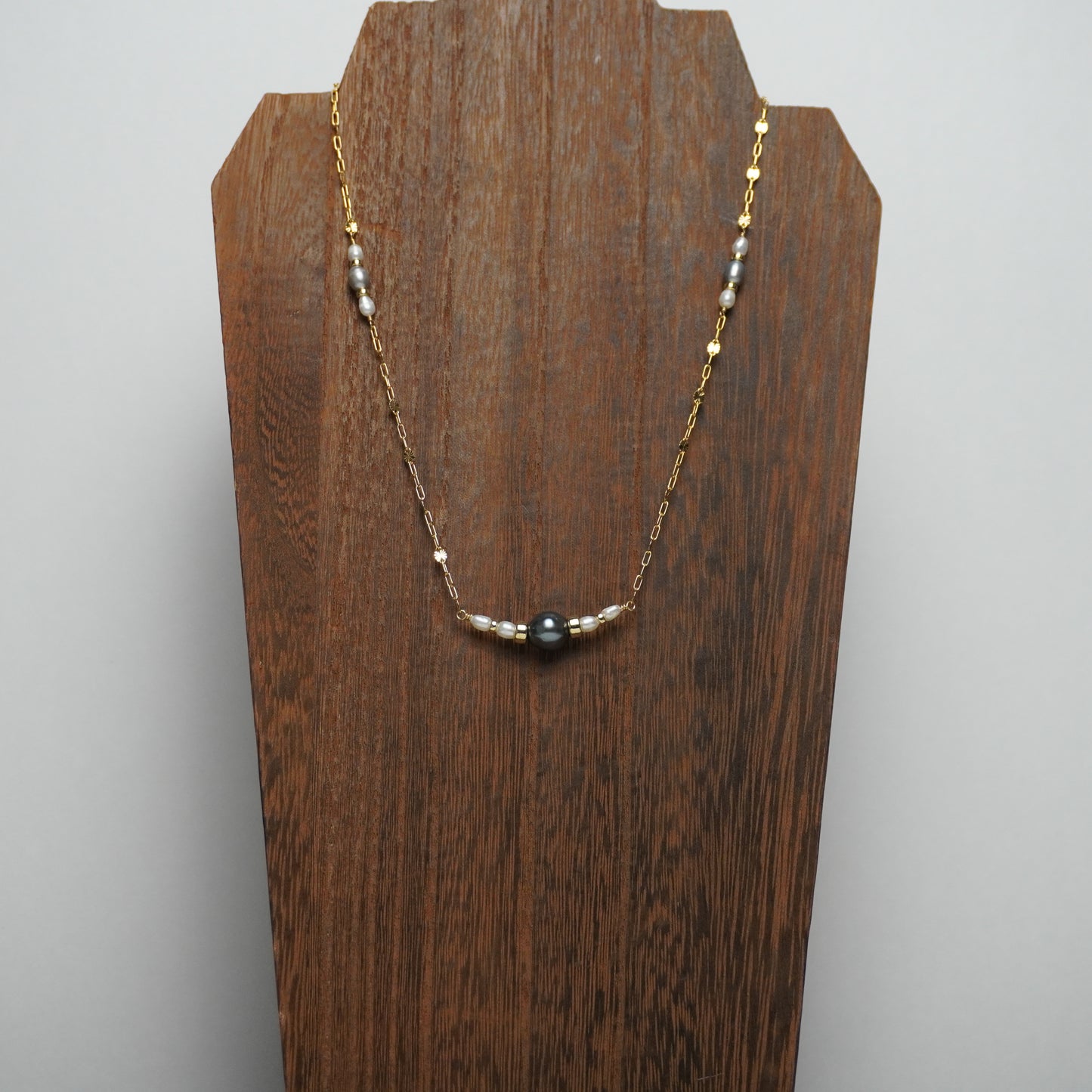 Tahitian Pearl & Starburst Chain Necklace with Gold Roundels – 16"