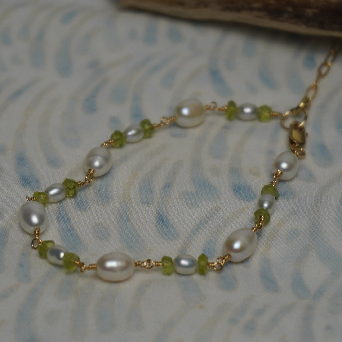 Green Crystals & White Freshwater Pearl Chain Bracelet