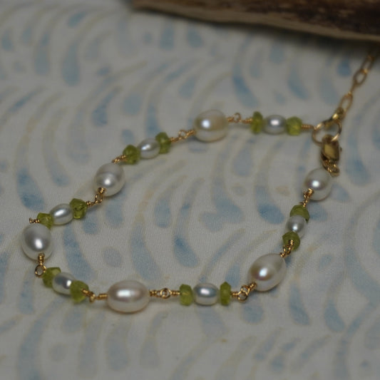 Green Crystals & White Freshwater Pearl Chain Bracelet