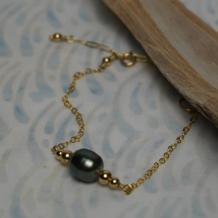 Tahitian pearl bracelet with gold roundels, adjustable