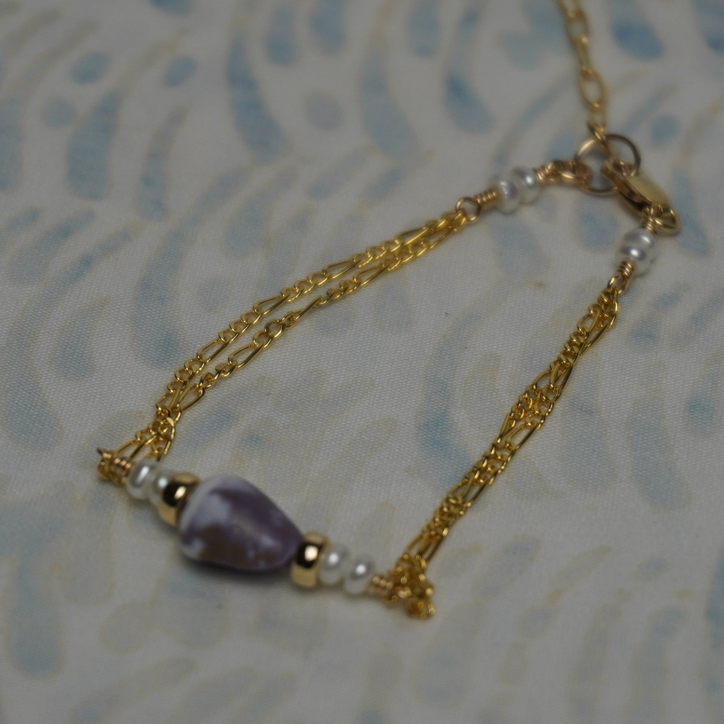 Rat Cone Shell & White Button Pearl Double Figaro Chain Bracelet