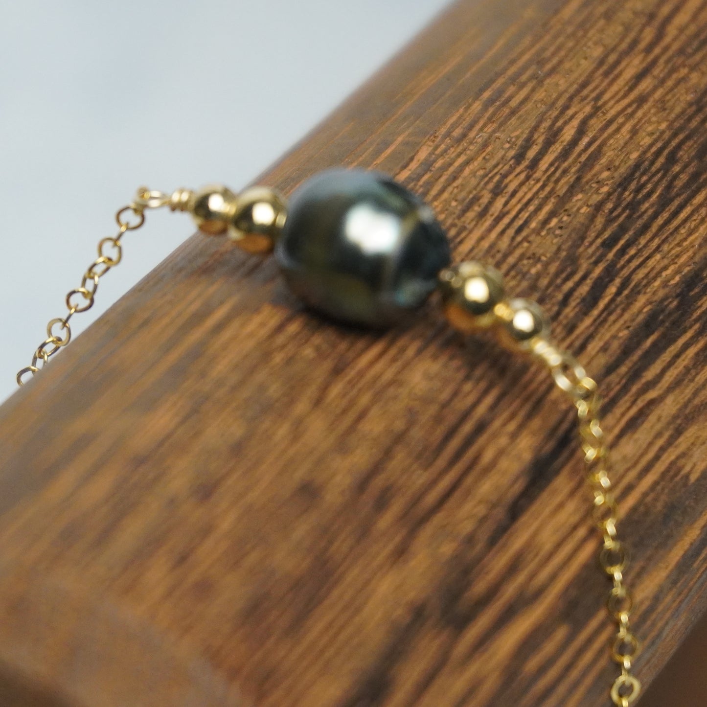 Genuine Tahitian Pearl Bracelet with Gold Roundels – Adjustable 6" to 8"