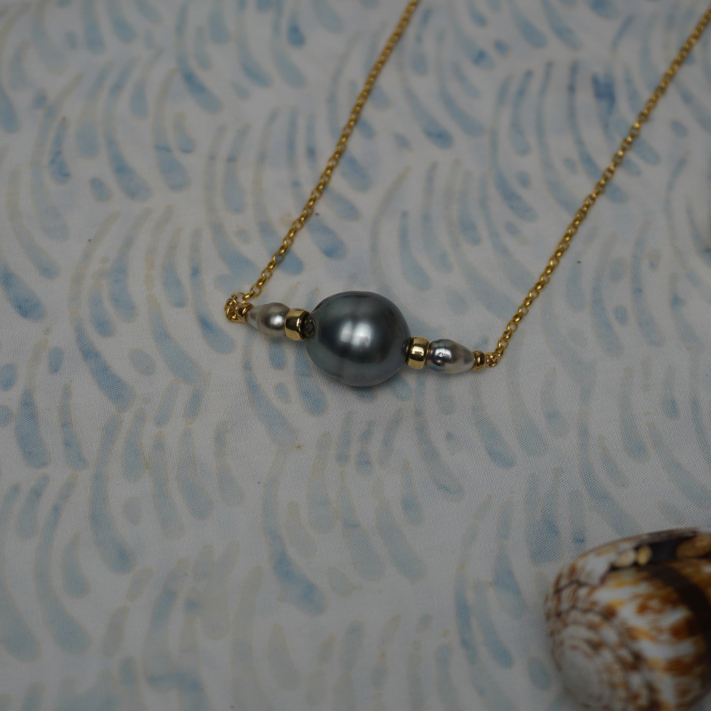Tahitian Pearl & Twin Keshi Pearl Necklace – 16" 14k Gold Fill