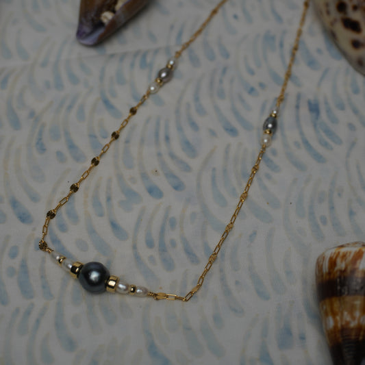 Tahitian Pearl & Starburst Chain Necklace with Gold Roundels – 16"