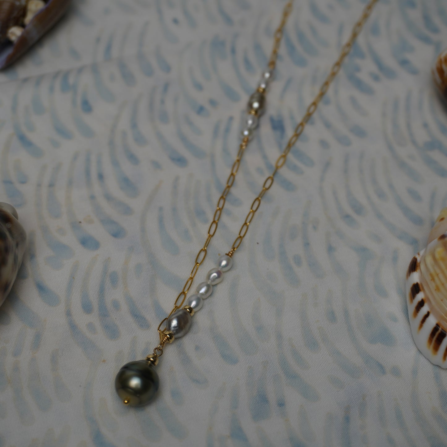 Raven // Tahitian Pearl & Twin Keshi Statement Necklace – 17"