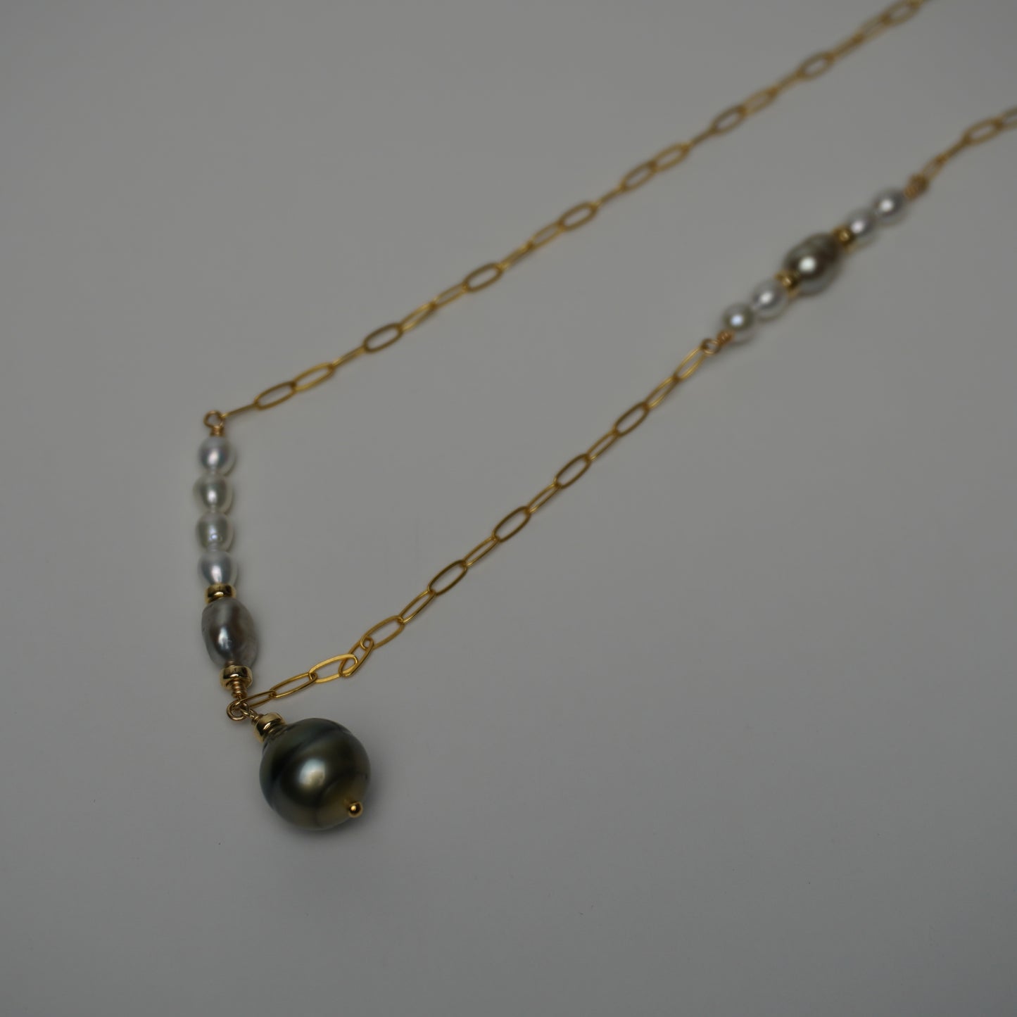 Raven // Tahitian Pearl & Twin Keshi Statement Necklace – 17"