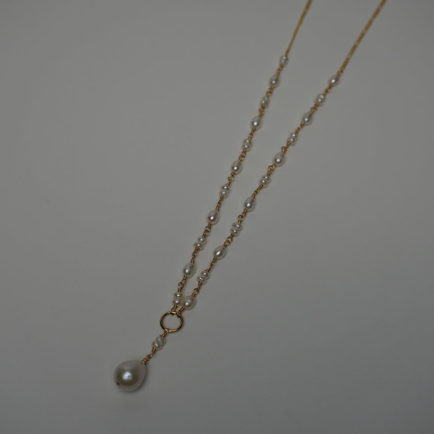 White Button Pearl & Figaro Link Station Necklace – 17" 14k Gold Fill