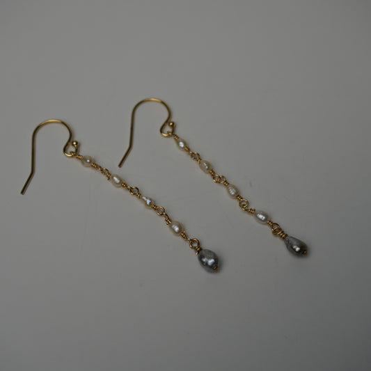 Katie // Mini Rice & Keshi Pearl Cluster Huggie Earrings