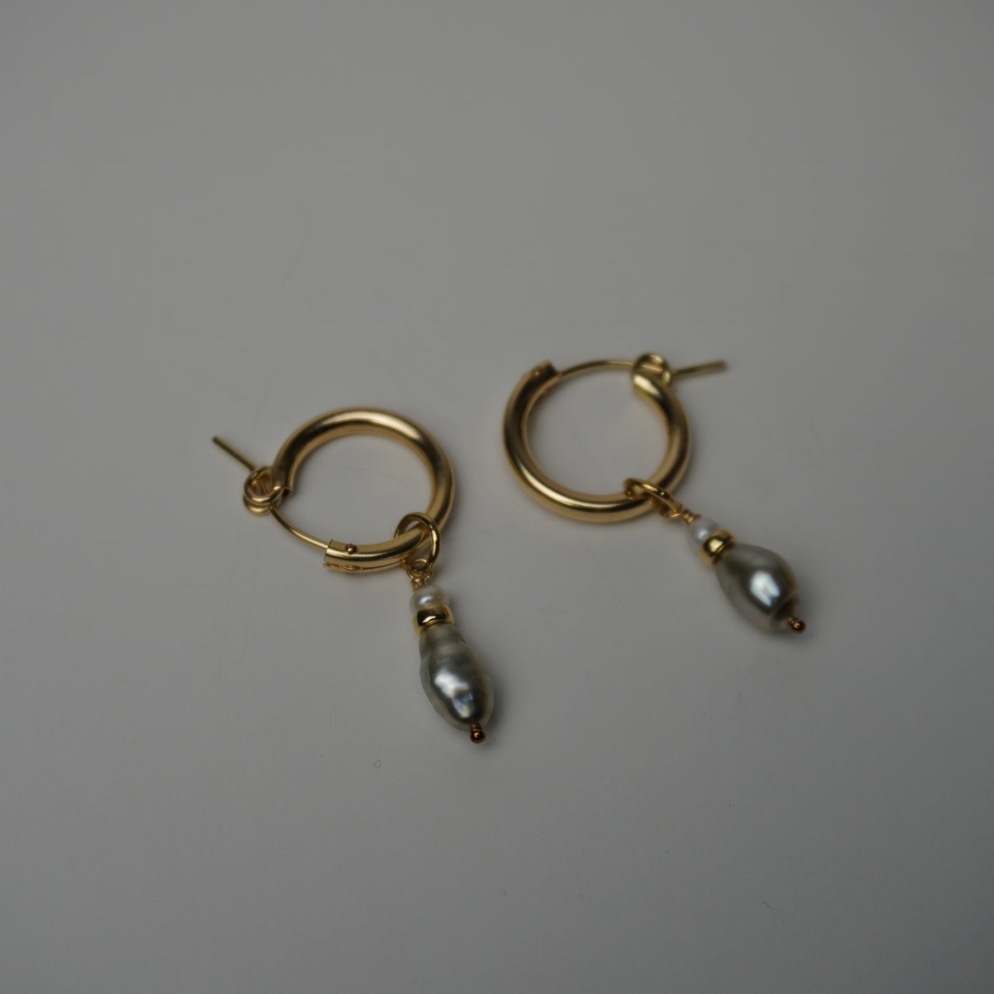 Yuki // Silver Keshi & Button Pearl Drop Huggie Earrings