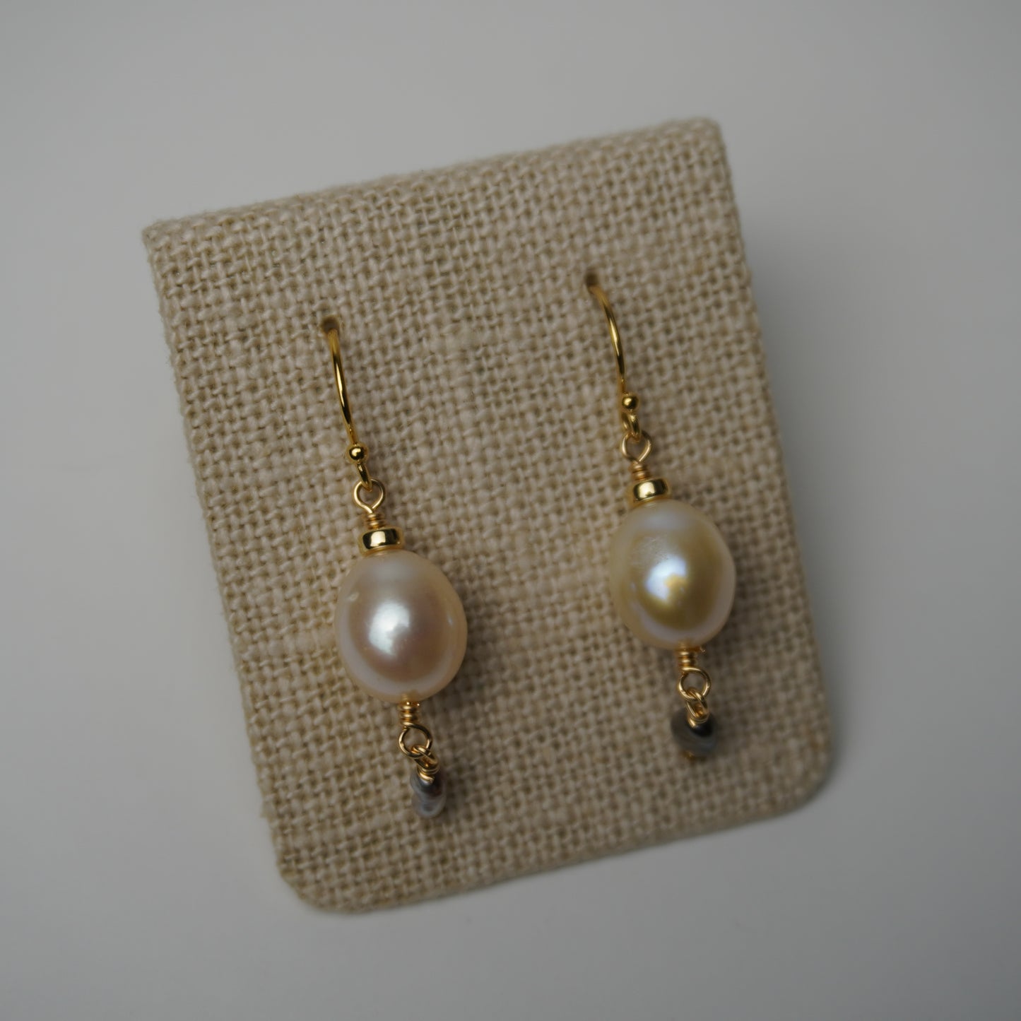 Medium Pale Pink Freshwater Pearl w/ mini Keshi
