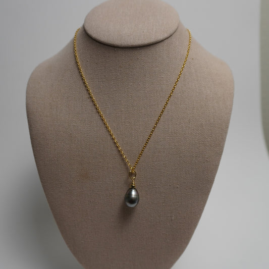 Sue // Black Tahitian Pearl